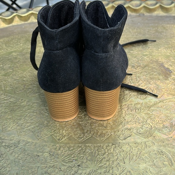 Black booties. Good condition - Picture 2 of 3
